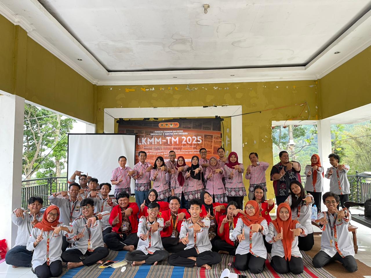 Mempersiapkan Pemimpin Organisasi Masa Depan: LKMM-TM FEB UNTAG Surabaya